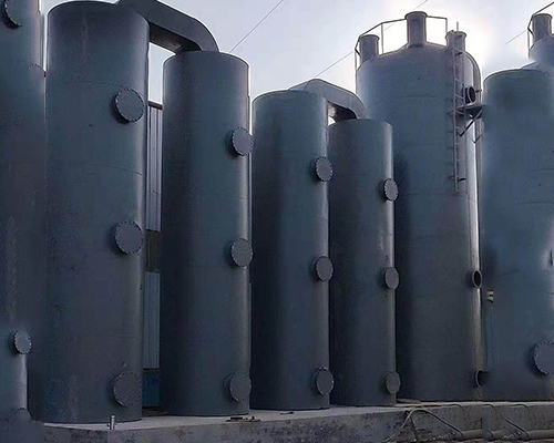 電捕焦油器簡介電捕焦油器采用結(jié)構(gòu)形式有同心圓式、管式和蜂窩式等三種。無論哪種結(jié)構(gòu)，其工作原理，即在金屬導(dǎo)線與金屬管壁（或極板）間施加高壓直流電，以維持足以使氣體產(chǎn)生電離的電場，使陰陽極之間形成電暈區(qū)。本段結(jié)構(gòu)分析三種結(jié)構(gòu)的電捕焦油器均有