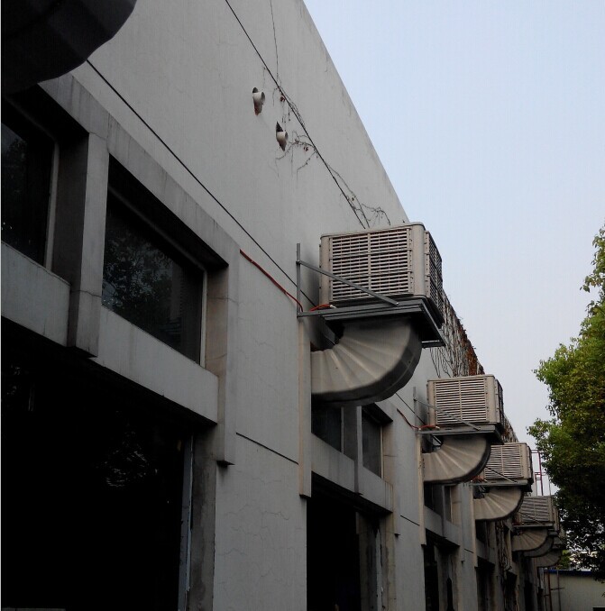 塑料瓶蓋廠怎么降溫工位送風(fēng)系統(tǒng)設(shè)計(jì) 五金加工車間降溫通風(fēng)方案 五金加工車間降溫通風(fēng)方案 機(jī)械配件廠房降溫?fù)Q氣設(shè)備安裝 機(jī)械配件廠房降溫?fù)Q氣設(shè)備安裝 橡膠傳送帶廠高溫怎么通風(fēng)降溫？ 橡膠傳送帶廠高溫怎么通風(fēng)降溫？ 紡織廠工位管道送風(fēng)降溫方法 紡織廠工位管道送風(fēng)降溫方法 車間廠房降溫為什么選擇環(huán)?？照{(diào) 車間廠房降溫為什么選擇環(huán)保空調(diào) 魚粉飼料車間排風(fēng)降溫除臭方法 魚粉飼料車間排風(fēng)降溫除臭方法 門窗廠降溫怎么做？工廠送風(fēng)降溫案例 門窗廠降溫怎么做？工廠送風(fēng)降溫案例